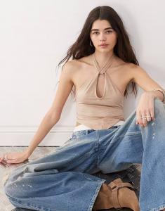 Топ из искусственной замши с закрученным воротником коричневого цвета Collusion