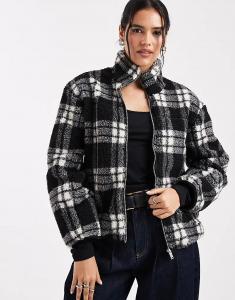 Куртка из искусственного меха с клетчатым принтом New Look кремового цвета