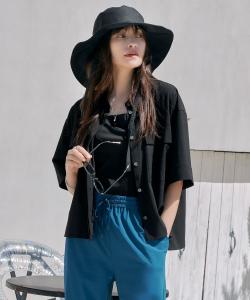 Укороченная рубашка из быстросохнущего льна, пригодная для стирки.