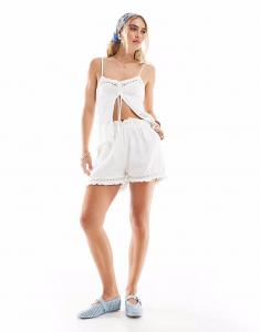 Пляжные шорты Esmee Exclusive с отделкой воланом белого цвета Esmée