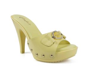 Сандалии Candie's Lorenna Platform Sandal, Yellow Patent Leather
