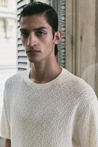 Футболка из структурированного трикотажа прямого кроя. H&M, белый