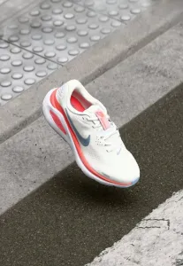 Беговые кроссовки structure 26 Nike Performance, White/Ashen Slate/Hot Lava/Hydrogen Blue