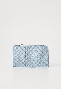 Кошелек Calvin Klein EMBLEM TOP ZIP CARDCASE, Palest Blue /Light Blue