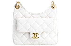 CHANEL Хобо сумка яркого цвета из телячьей кожи с эффектом масляного воска и морщин