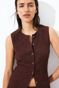 Жилет из структурированного трикотажа. H&M, коричневый