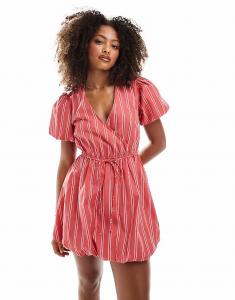 Мини-платье New Look с запахом и пышной юбкой в ​​красную полоску