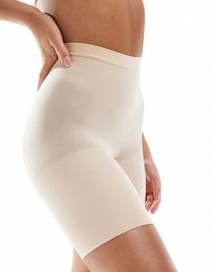 Бежевые бесшовные моделирующие шорты Spanx Everyday