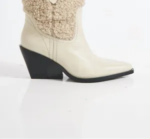 Женские ковбойские сапоги Pitchfork из овчины, цвет слоновая кость, арктический Free People