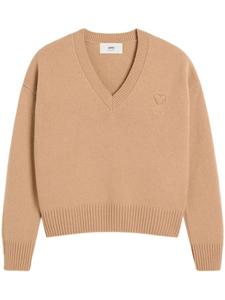 AMI Paris джемпер Ami de Coeur с V-образным вырезом, нейтральный цвет