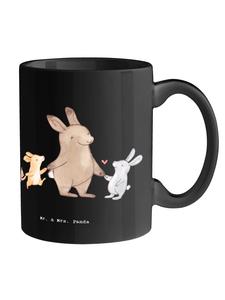 Кофейная кружка для многозадачных педагогов с надписью на черном фоне Mr. & Mrs. Panda
