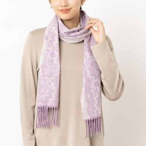 Жаккардовый шарф с кружевным узором