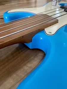 Бас-гитара MMCD Fretless PJ 2025 - голубой цвет яичной скорлупы