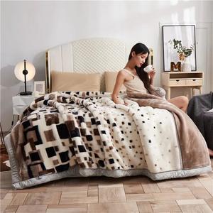 Fuanna Одеяло 200х230 см, двухслойное утепленное, вес около 3,5 кг, флис, классический кубический узор