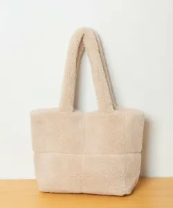 Сумка-шоппер из искусственного меха