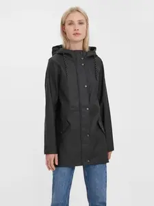 Дождевик Vero Moda "VMMALOU COATED JACKET", с капюшоном, черный