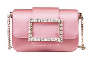 Шёлковая атласная цепная сумка через плечо мини женская розовая Roger Vivier