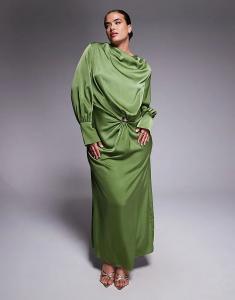 Платье макси ASOS DESIGN Curve Twisted спереди из атласа с косым кроем и золотистой фурнитурой оливково-зеленого цвета Asos Curve