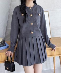 Вязаный кардиган с золотыми пуговицами (можно носить как комплект).