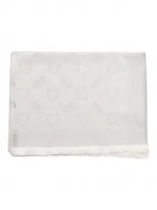 Шарф с бахромой и узором Gancini Ferragamo, серый