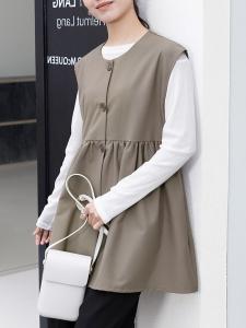 Силуэт «пеплум», круглый вырез на пуговицах