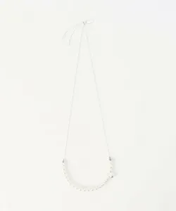 Деформированные металлические детали жемчужного ожерелья