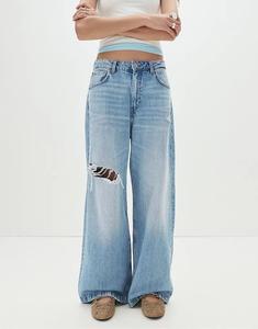 Джинсы-мешковатые Pull&Bear средней посадки бледно-голубого цвета