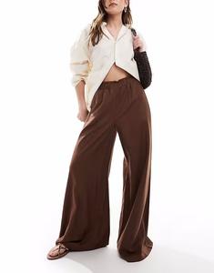 Широкие брюки Stradivarius с жатым ремешком коричневого цвета