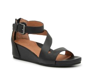 Сандалии Gentle Souls by Kenneth Cole Gwen Wedge Sandal, черный