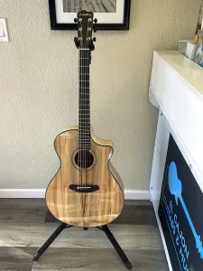 Концертный дредноут Oregon CE из дерева мирт - мирт с футляром Deluxe Breedlove