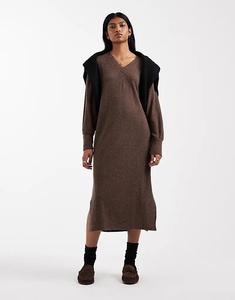 Платье миди Vero Moda из мягкого трикотажа с V-образным вырезом шоколадного меланжа