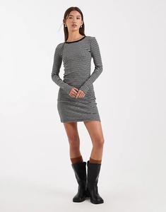 Трикотажное мини-платье Brave Soul с длинными рукавами и глубоким вырезом в черно-серую полоску
