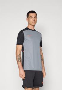 Футболка Nike Performance TOP, Cool Grey/Black/Bright Crimson/Grey