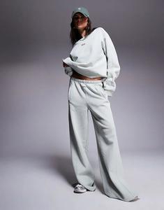 Толстовка Weekend Collective со швами, цвет «стираный шалфейно-зелёный» — часть комплекта Asos Weekend Collective