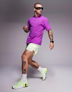 Шорты Running Challenger Dri-FIT 7 дюймов зеленого цвета Nike Running
