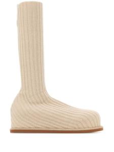 Amina Muaddi ботинки Veneda, нейтральный цвет