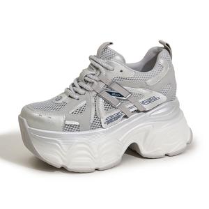 Milan love song Дышащие легкие утолщенные кроссовки на платформе для увеличения роста женские бело-серые, цвет Gray