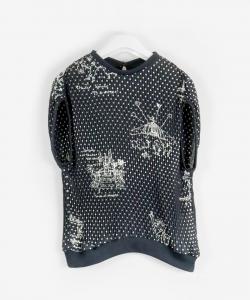 Пуловер в мелкий горошек со складками