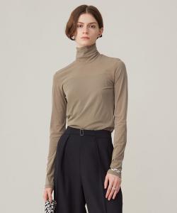 Светло-голубой топ с высоким воротником из моющегося тюля