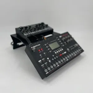 Двухуровневая наклонная синтезаторная платформа Apache