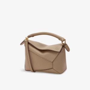Сумка-кроссбоди Loewe Puzzle edge мини кожаная, коричневый