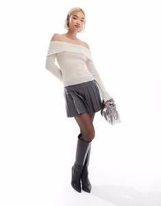 Легкий трикотажный топ Stradivarius STR с открытыми плечами цвета экрю