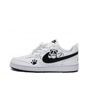 Court Borough Panda Stepping On Bamboo Low top детские скейтборд кроссовки Unisex Nike, белый