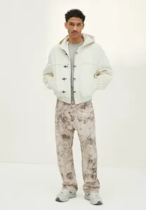 Свободные джинсы с текстурным принтом Bershka, Evergreen