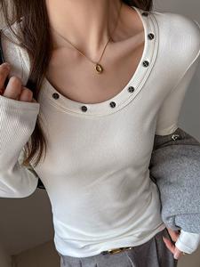 Женская блузка с круглым вырезом и заклепками Doux Belle, цвет White