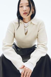 Ребристый свитер с воротником H&M, бежевый