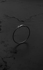 Браслет-кафф CASSANDRE на шарнире из серого золота 18 карат Saint Laurent