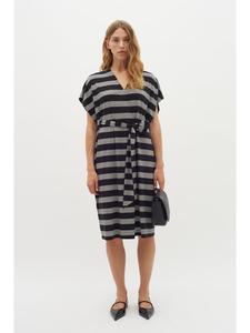 Платье LetitsiaIW с поясом, свободного кроя, черного и шепота белого цвета InWear