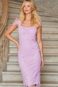 Кружевное платье-карандаш украшенное жемчугом Sosandar, фиолетовый