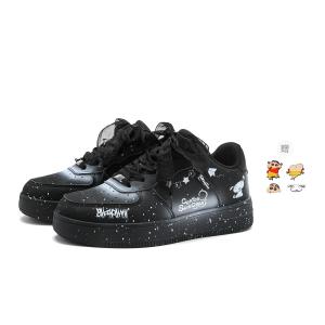 Низкие женские скейтерские кеды Crayon Shinchan, starry черный+random 2 pcs drip-molded charms